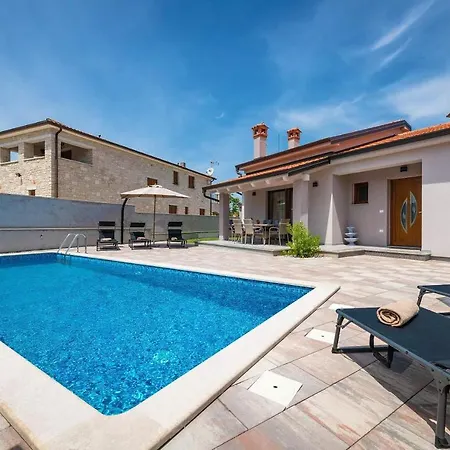 Ajlin Holiday home *